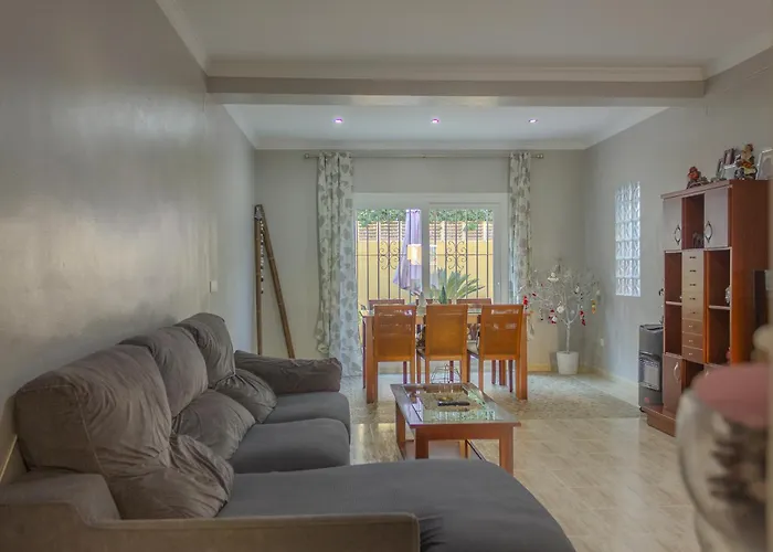 Casa Eli * دينايا